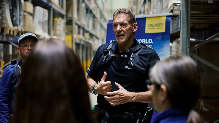 Амбасадор бренду «SUITX by Ottobock» демонструє ергономічні інновації у повсякденній логістиці